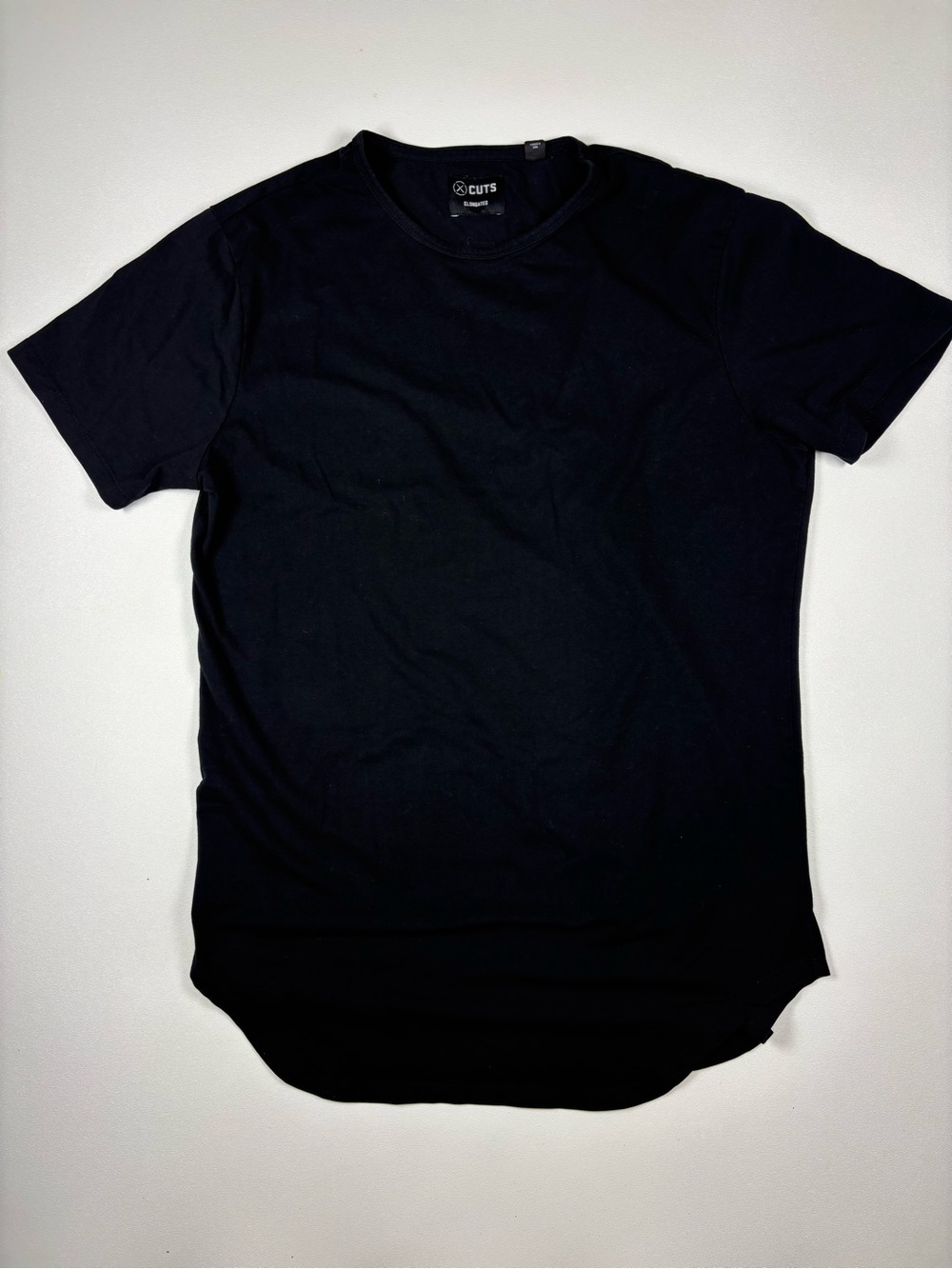 Cuts Clothing Black Short-Sleeve Curved-Hem Crewneck Tee - Medium